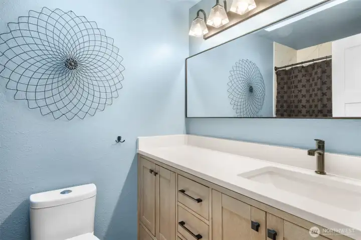 Full bath upstairs