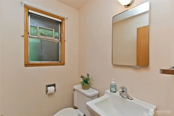 1/2 Bath off of kitchen