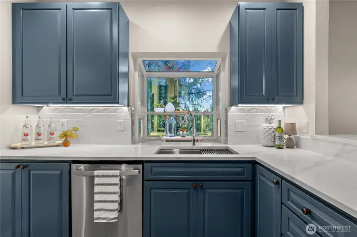 End unit offers tons of natural light