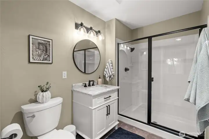Newly renovated main floor bath