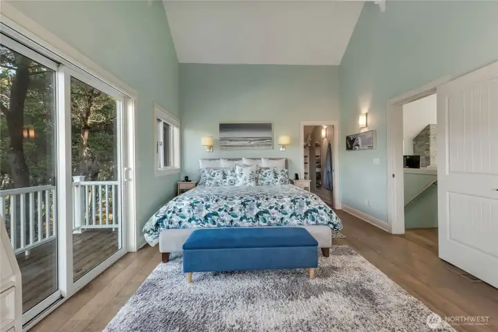 Primary Ensuite upstairs.