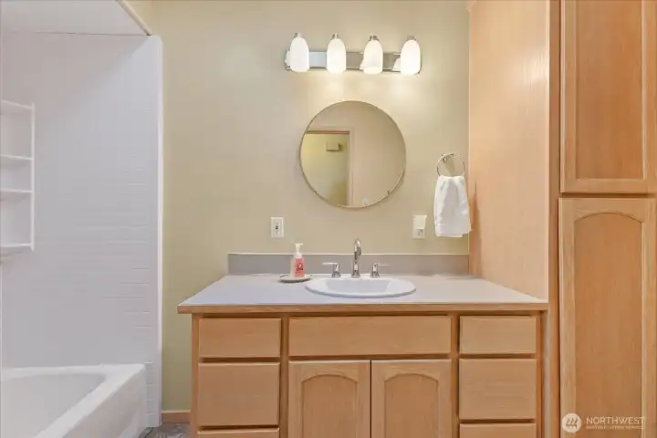 Main floor hall full bath.