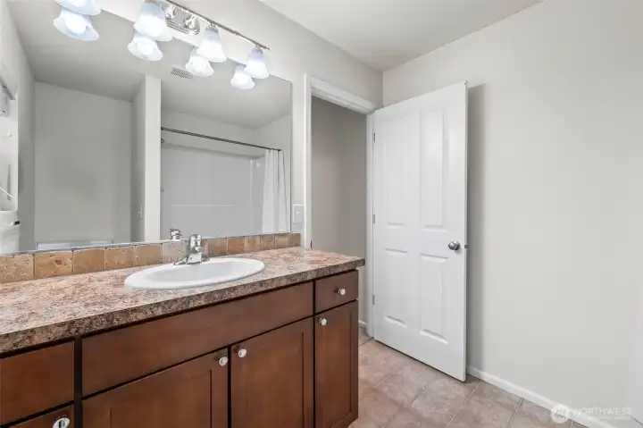 Full guest bathroom on 2nd floor