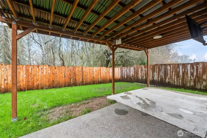Coverd back patio backs up to greenbelt