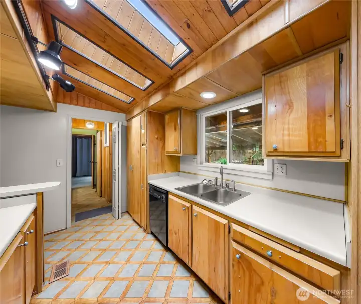 The skylights bring in so much natural light, you hardly need to turn the lights on during the day! The skylights bring in so much natural light, you hardly need to turn the lights on during the day!