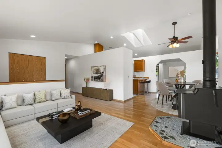 Great floor plan designed for everyday living & entertaining. Virtually staged.