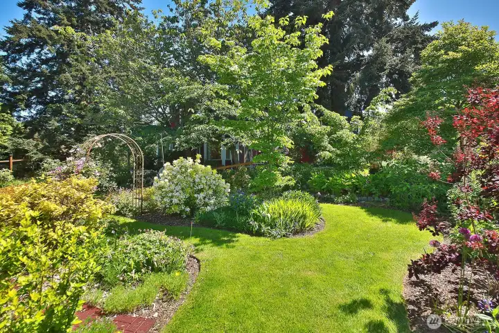 Take your time in the gardens. Discover the sun and the shade, the sweet spaces to sit and take in the surrounding beauty.