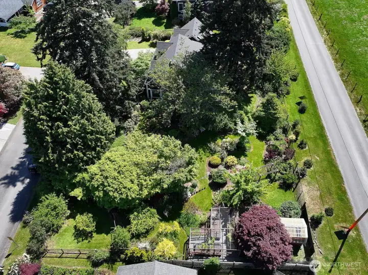 Bird's eye view of both lots.