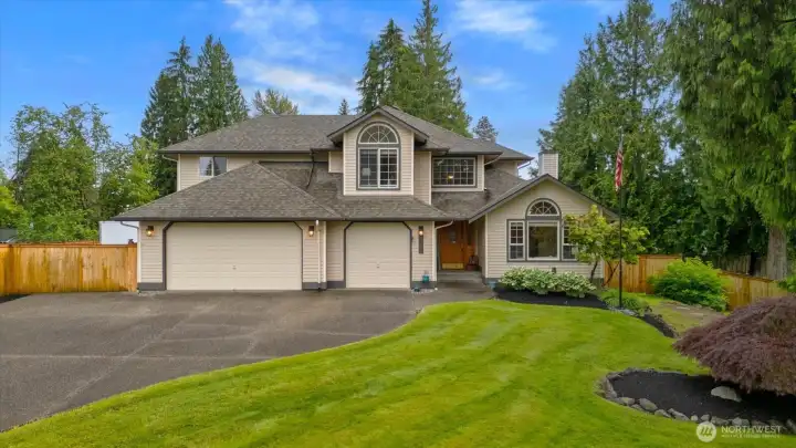 Welcome to this beautifully maintained home on nearly ¾ acre in the Snohomish School District.