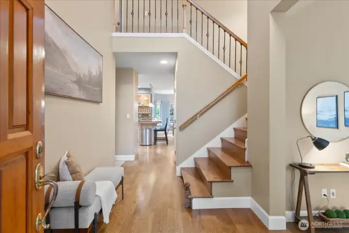 Inviting entry welcomes you into spacious living areas and timeless oak hardwood floors.