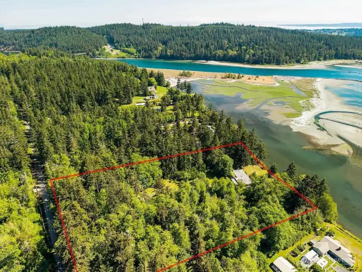 General outline of the 4.72 acres and looking North at Marrowstone island. Note the cut where you'll see all kinds of marine traffic floating by and avoiding the big waters of Admiralty Inlet.