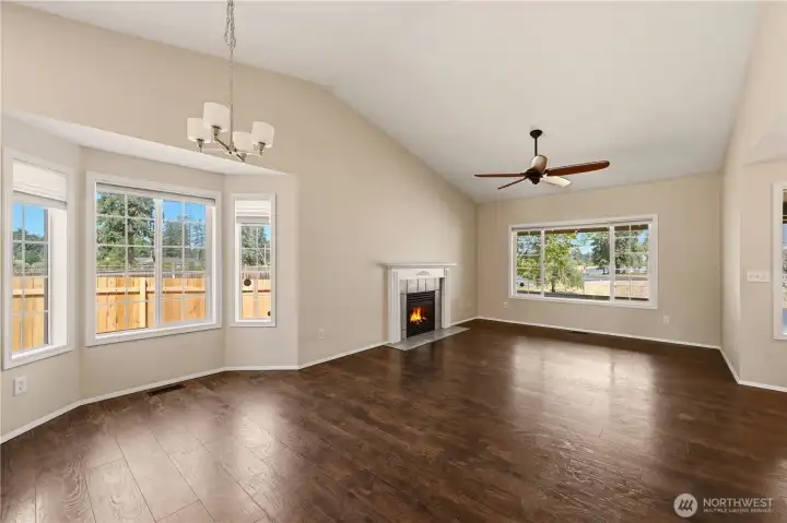 Dining area off of kitchen that flows to the living room
