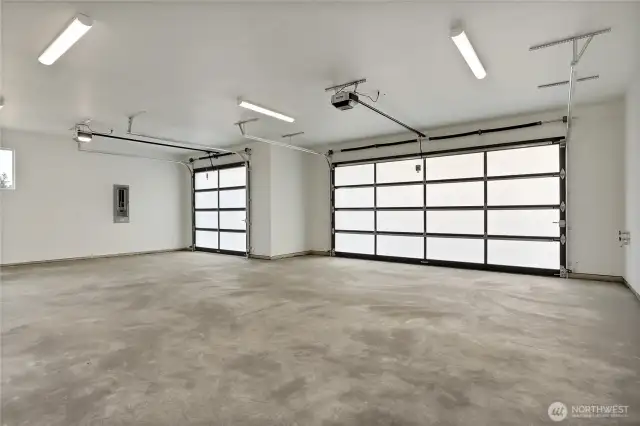 Large 3 Car Garage w/Garage Door Openers - Hot & Cold Water Spigot / Faucet - Tankless Water Heater
