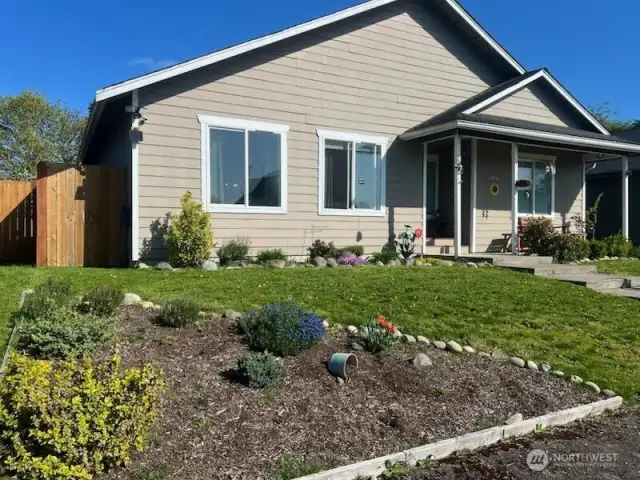 2009 home boasting over 1800 sq ft