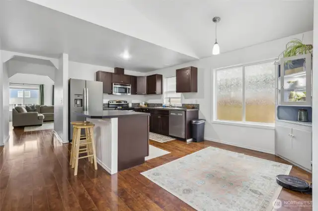 Gorgeous spacious kitchen