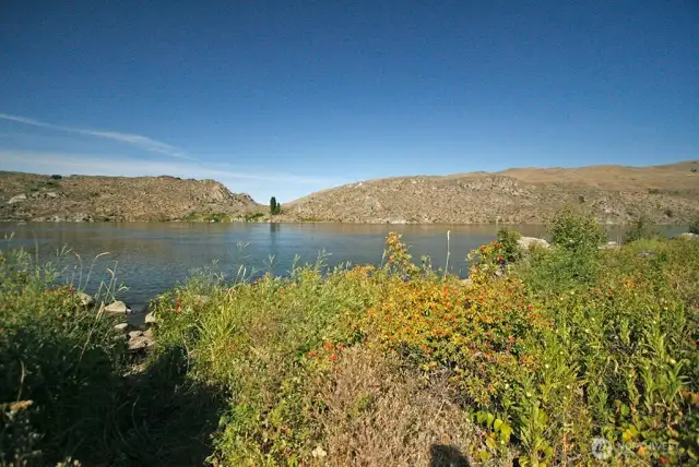 Walking trail to the river from the community park.