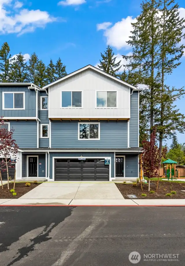 Photographs are for illustrative purposes only. Features, finishes, interior/exterior colors, landscaping and floorplan shown may vary from actual homes built.