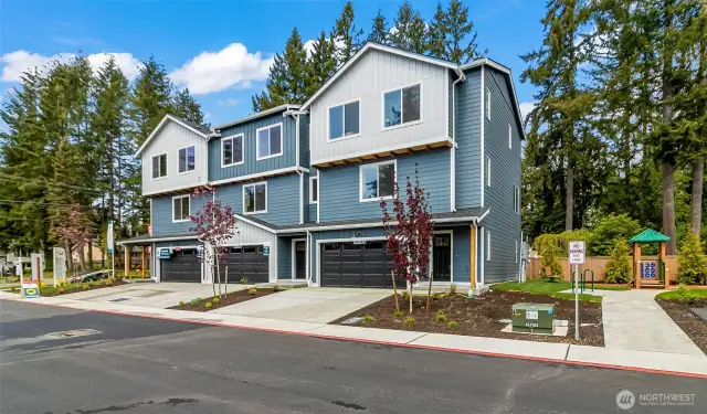 Photographs are for illustrative purposes only. Features, finishes, interior/exterior colors, landscaping and floorplan shown may vary from actual homes built.