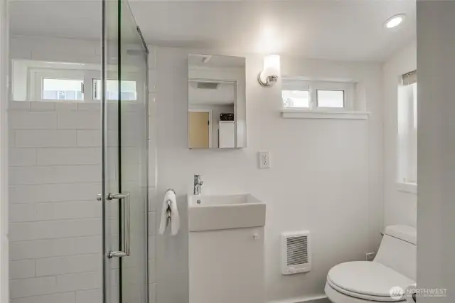 3/4 bath off butlers pantry