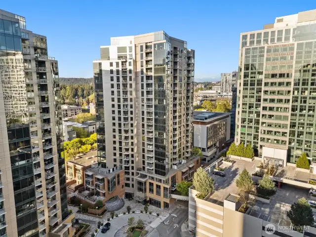 Beautiful Downtown Bellevue outside your front door!