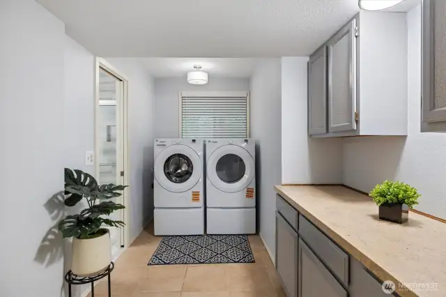 Brand new washer/dryer, large folding counter.