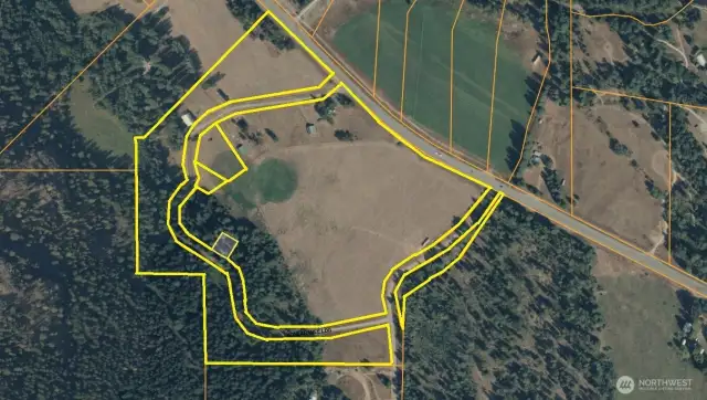43.8-acre property boundary map—highlighting layout, access points, and designated building sites