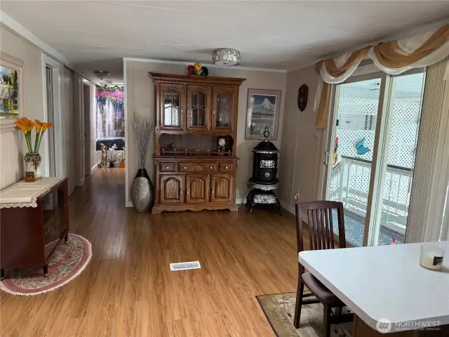 Family room w/breakfast bar