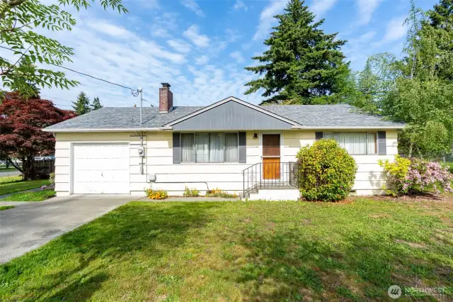 Welcome to this darling rambler, lovingly cared for in the Milton community.
