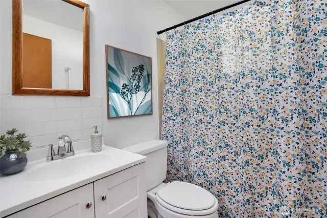 Bright and cheery full bath.