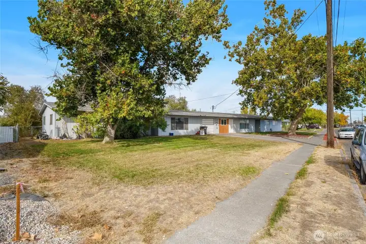 Convenient single-level living with easy access