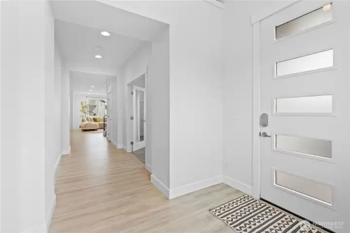 Spacious foyer, 2 story ceiling in front entry.