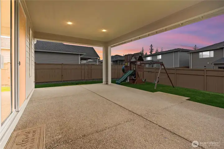 Outdoor play set included!