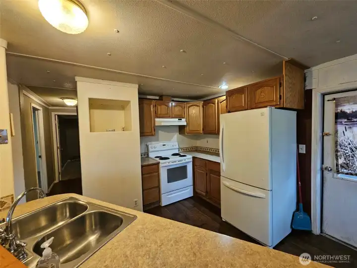 Nice layout with handy microwave nook to keep counters open!