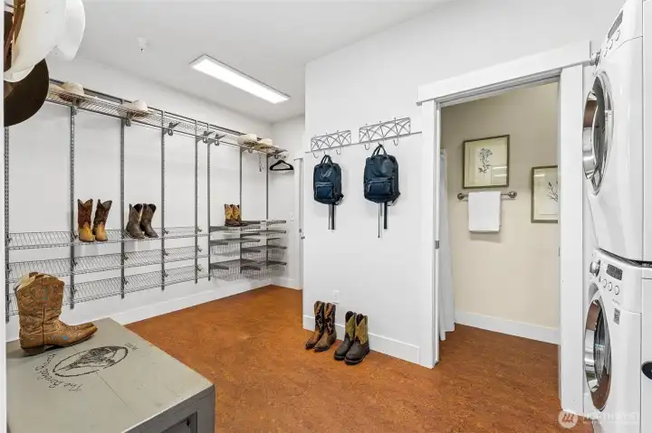 Mud room w/ 3/4 bath