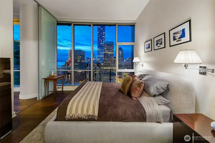 floor to ceiling window 11.5ft, raumplaus glass door