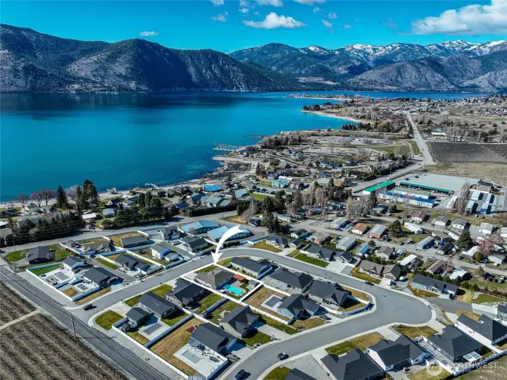 Beautiful Lake Chelan shoreline just minutes away.