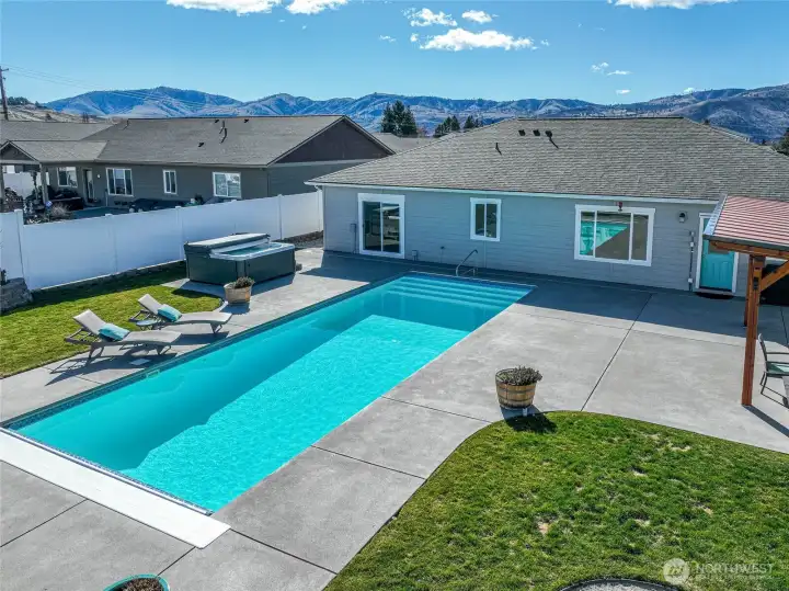 This is the house with the amazing pool near the lake!