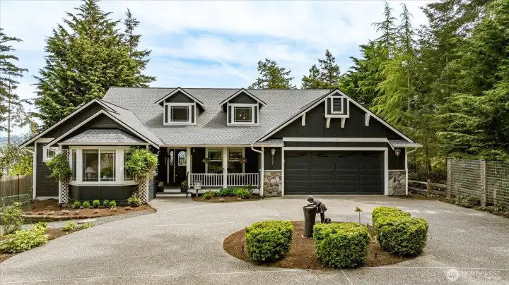 Welcome to 637 Race Rd in Coupeville!
