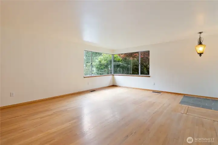 The living room is nicely sized, with nice corner windows. The living room is nicely sized, with nice corner windows.