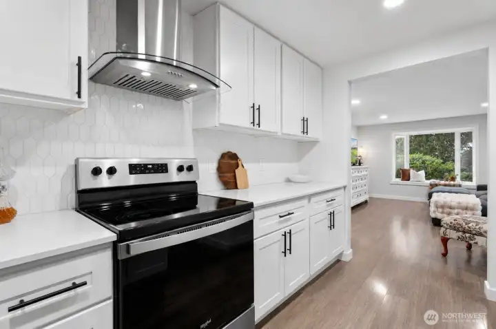 Kitchen – Updated kitchen featuring modern finishes and ample cabinetry. Kitchen – Updated kitchen featuring modern finishes and ample cabinetry.