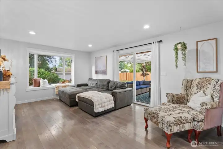 Living Room – Spacious layout ideal for relaxing or entertaining guests.