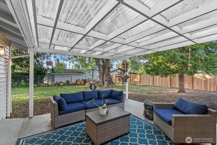 Patio/Outdoor Living – Great outdoor space for relaxing and hosting gatherings.