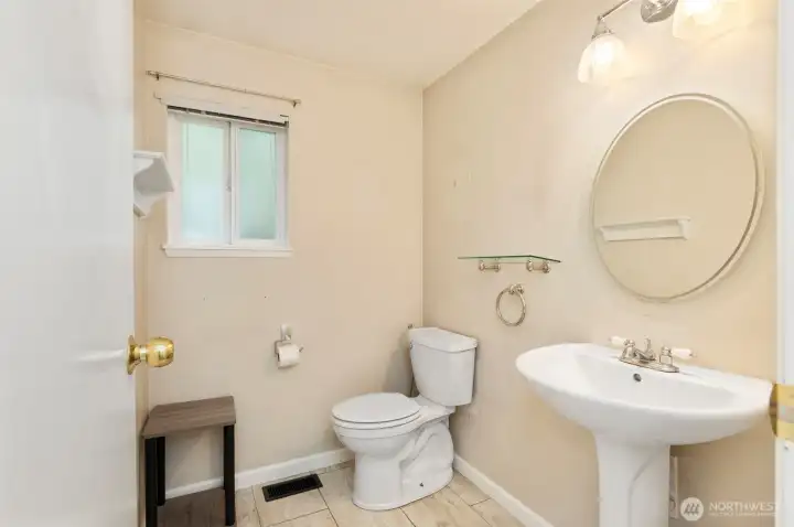 Half bath on main living area Half bath on main living area