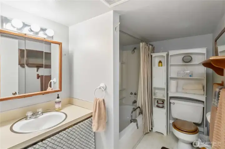 Full bathroom in basement