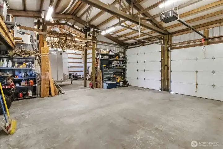 Spacious three door shop