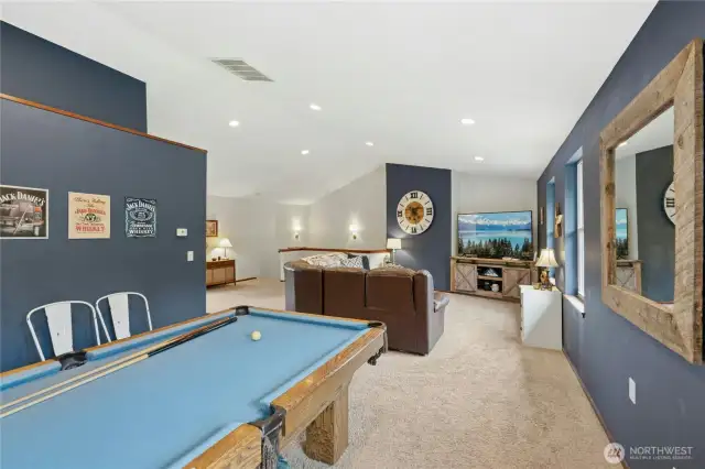 Bonus Room with Pool Table