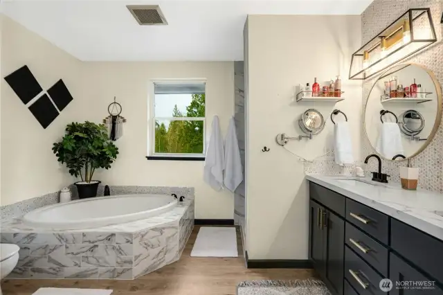 Primary Suite Bathroom