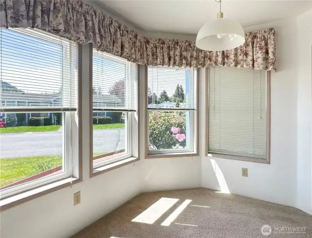Bright breakfast room