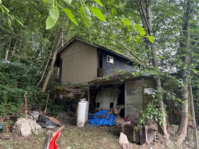 Property extends up beyond the back of the garage