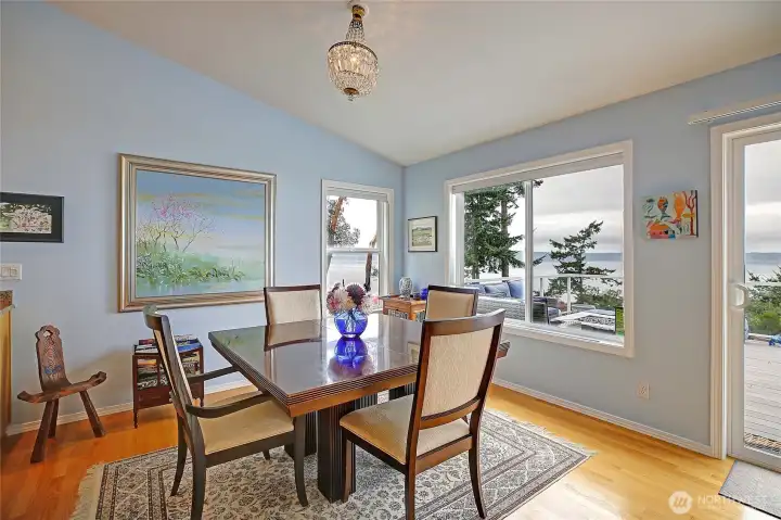 Enjoy unimpeded views even from your dining table...